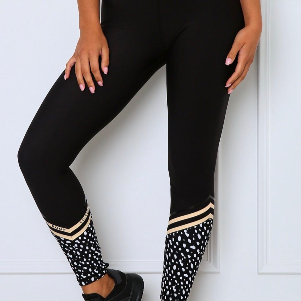 ISO Sarah’s Day Blackout Leggings